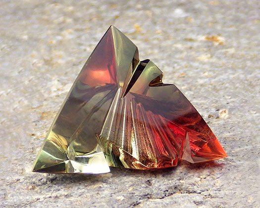 14.30 ct Bi-Color PANA Mine Oregon Sunstone Carving