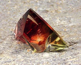14.30 ct Bi-Color PANA Mine Oregon Sunstone Carving