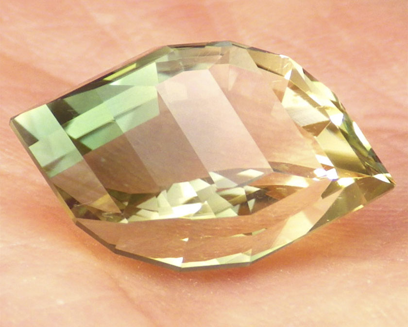 Flawless 9.62 ct Green Oregon Sunstone from PANA Mine