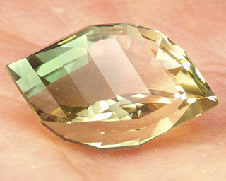 Flawless 9.62 ct Green Oregon Sunstone from PANA Mine