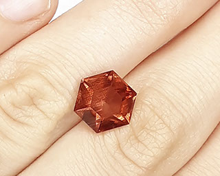 2.90 ct Oregon Sunstone, Walking Star Cut, rough from Spectrum mines