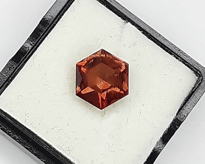2.90 ct Oregon Sunstone, Walking Star Cut, rough from Spectrum mines