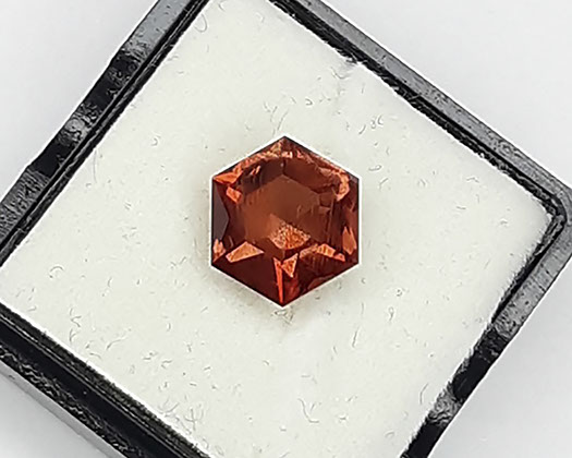2.90 ct Oregon Sunstone, Walking Star Cut, rough from Spectrum mines